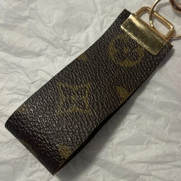 Upcycled Keychain Made from an authentic Louis Vuitton Handbag - Picture 6 of 7
